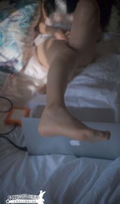 周末同床在线_免费在线观看